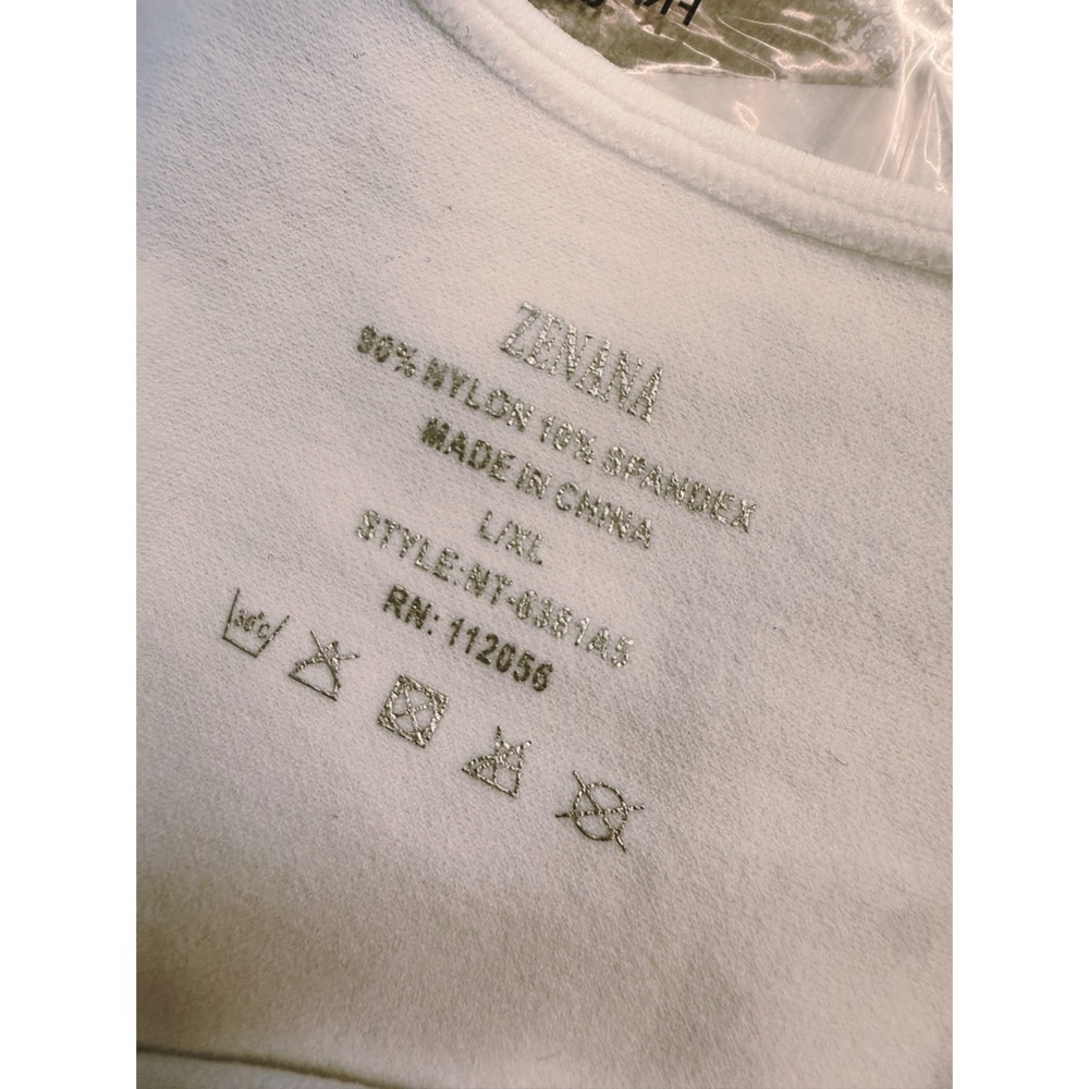 NWOT Zenana White Cropped Stretch Fitted Tee, Size L/XL - Picture 6 of 6